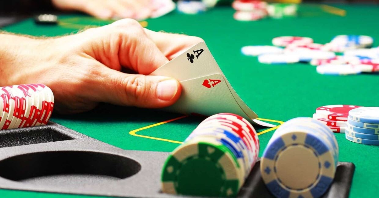 Cách chơi Xì tố SV66 và những kinh nghiệm chơi bạn nên biết 4 Xì tố là một game bài nổi tiếng tại các nhà cái
