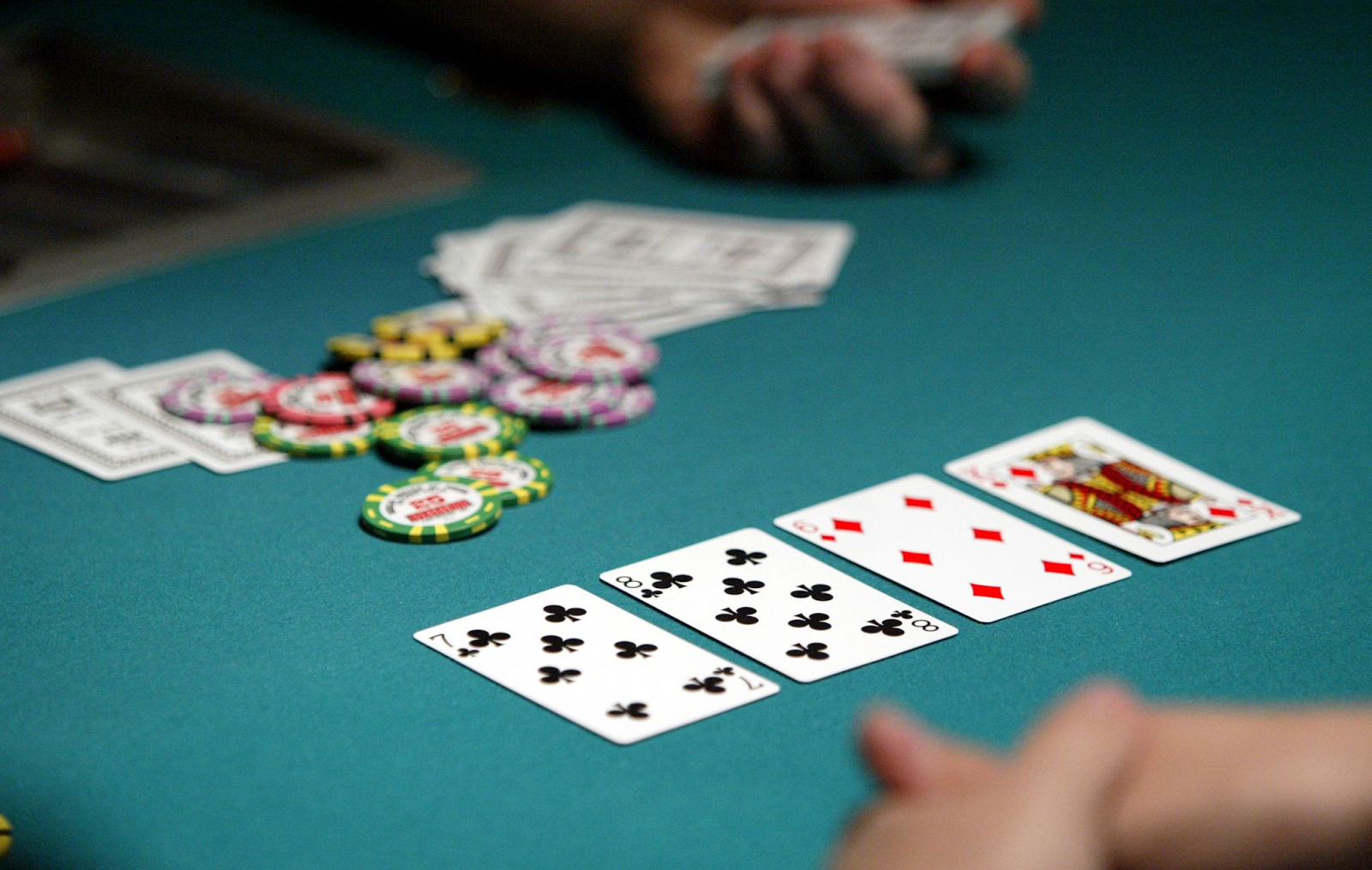 Mẹo chơi Poker cực đỉnh từ cao thủ giúp tăng xác suất thắng 7 Khi chơi bài Poker online anh em có thể bắt gặp một số tình huống không thể ngờ